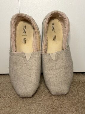 TOMS Women's Cozy Slip-On Shoes in Light Gray 9